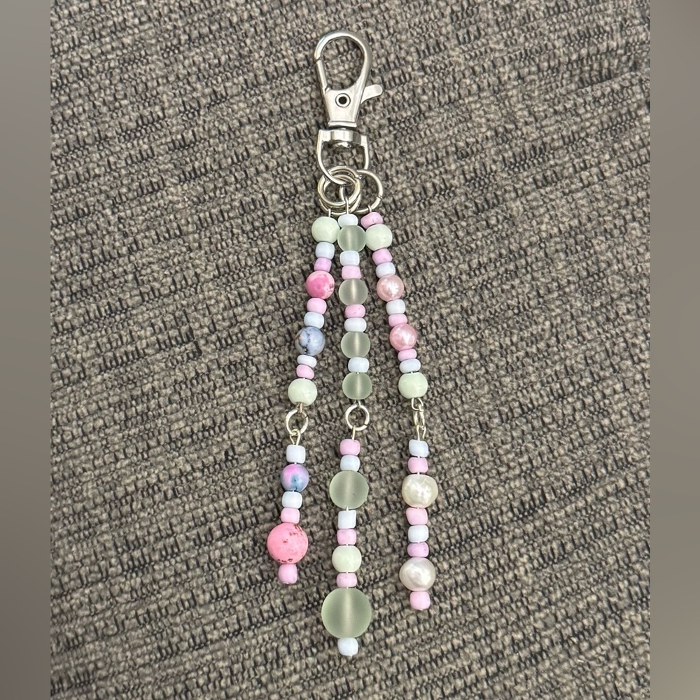 Pearlescent Pastel Soft Pink & Mint Beaded Bag Charm Keychain with Real Pearls - Picture 2 of 3